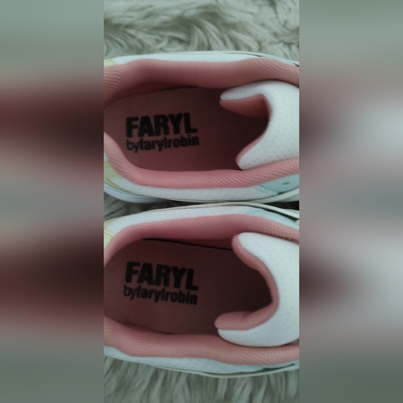 FarylRobin Sneakers - Picture 2 of 4